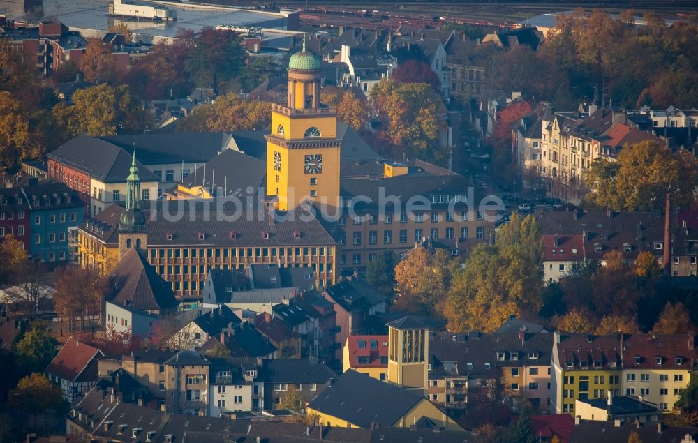 Witten aus der Vogelperspektive: Gebäude der Stadtverwaltung - Wittener Rathaus am Rathausplatz in Witten im Bundesland Nordrhein-Westfalen