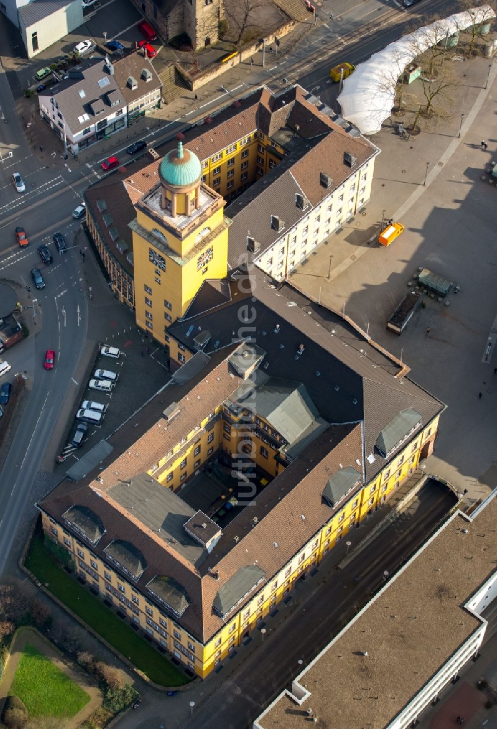 Witten aus der Vogelperspektive: Gebäude der Stadtverwaltung - Wittener Rathaus am Rathausplatz in Witten im Bundesland Nordrhein-Westfalen