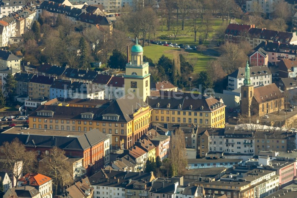 Witten von oben - Gebäude der Stadtverwaltung - Wittener Rathaus am Rathausplatz in Witten im Bundesland Nordrhein-Westfalen