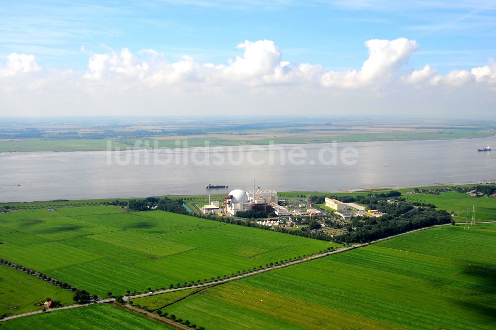 Luftaufnahme Brokdorf - Gebäude der stillgelegten Reaktorblöcke und Anlagen des AKW - KKW Kernkraftwerk in Brokdorf im Bundesland Schleswig-Holstein, Deutschland