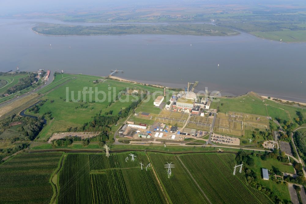 Stade von oben - Gebäude der stillgelegten Reaktorblöcke und Anlagen des AKW - KKW Kernkraftwerk Stadersand in Stadersand im Bundesland Niedersachsen