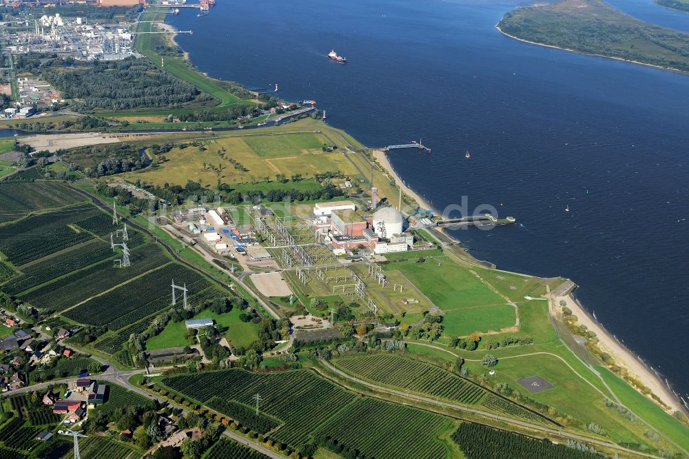 Luftbild Stade - Gebäude der stillgelegten Reaktorblöcke und Anlagen des AKW - KKW Kernkraftwerk Stadersand in Stadersand im Bundesland Niedersachsen