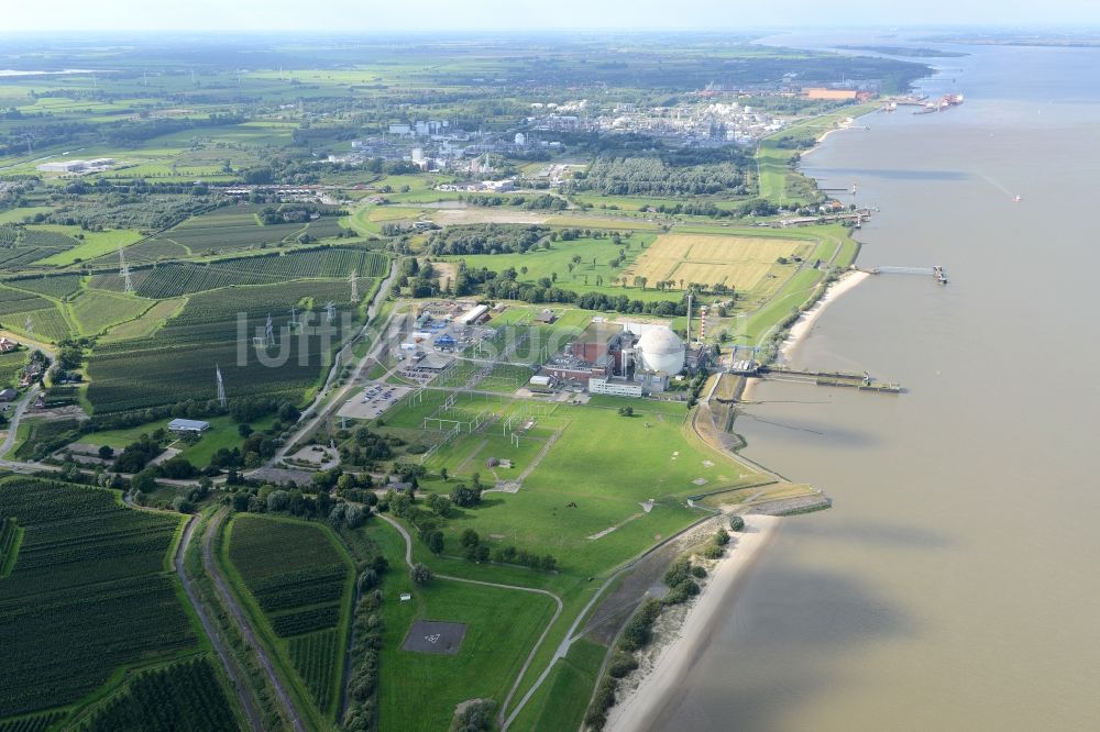 Luftbild Stade - Gebäude der stillgelegten Reaktorblöcke und Anlagen des AKW - KKW Kernkraftwerk Stadersand in Stadersand im Bundesland Niedersachsen