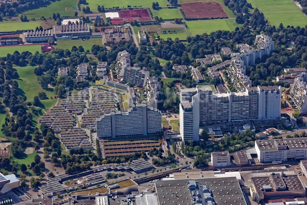 Luftaufnahme München - Gebäude der Studenten- Wohnanlage Olympiadorf in München im Bundesland Bayern