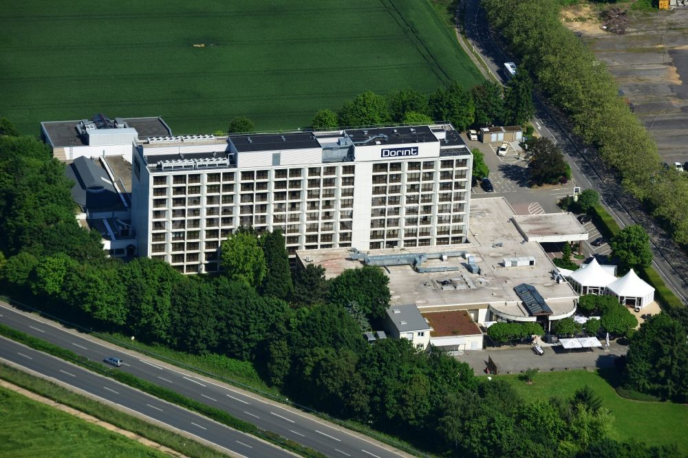 Luftbild Sulzbach am Taunus - Gebäude des Tagungs- Zentrums und Dorint Hotel in Sulzbach am Taunus im Bundesland Hessen