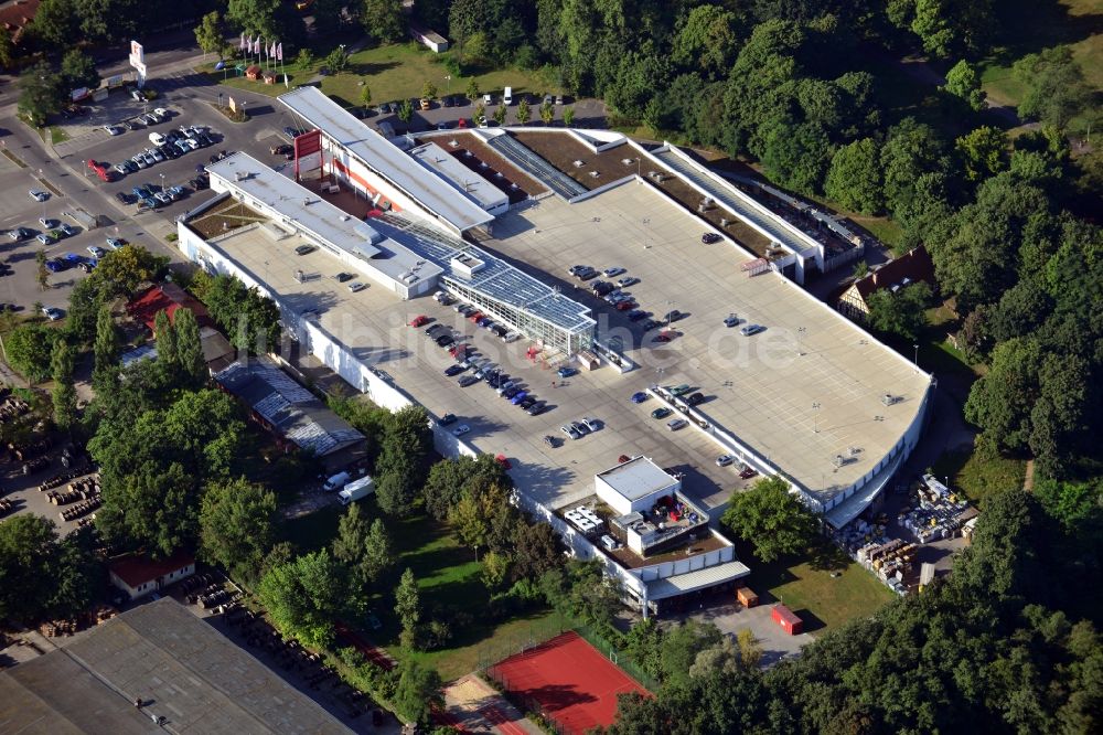 Luftbild Berlin - Gebäude mit toom Baumarkt und Kaufland - Filiale in Berlin