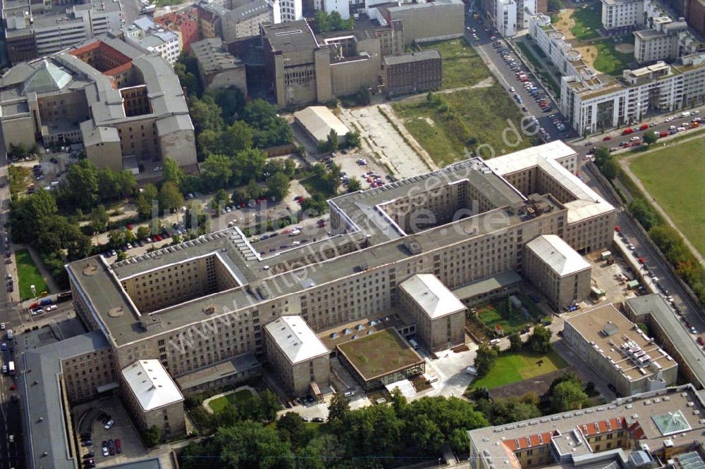 Berlin von oben - Gebäude der Treuhandanstalt - Friedrich-Rohwedder-Haus an der Leipziger Straße in Berlin-Mitte.