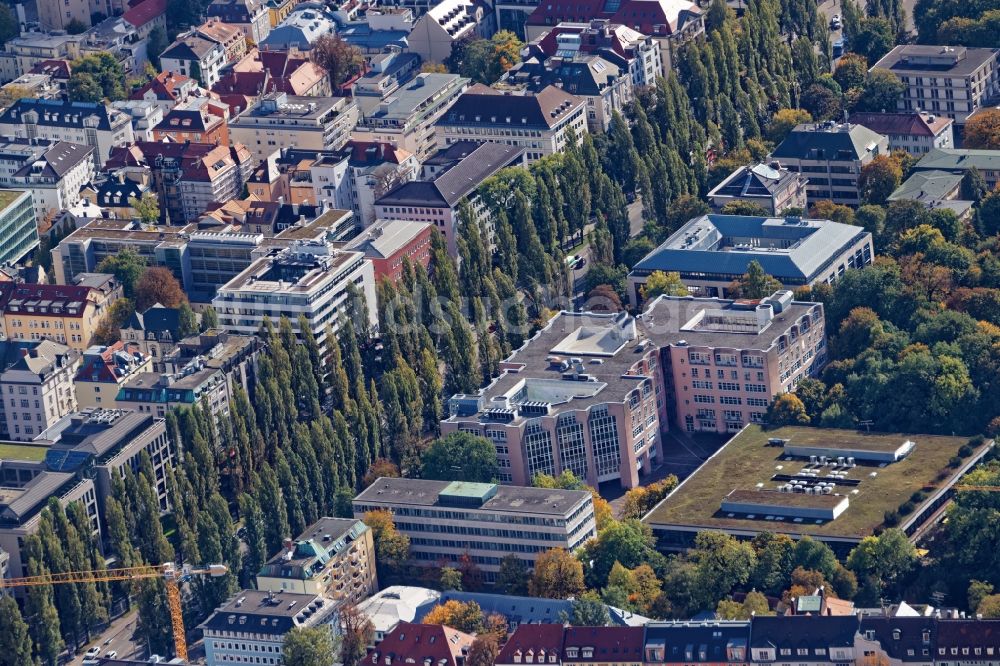 Luftaufnahme München - Gebäude der Universität LMU im Bereich der Kreuzung Leopoldstraße und Giselastraße im Stadtteil Schwabing in München im Bundesland Bayern