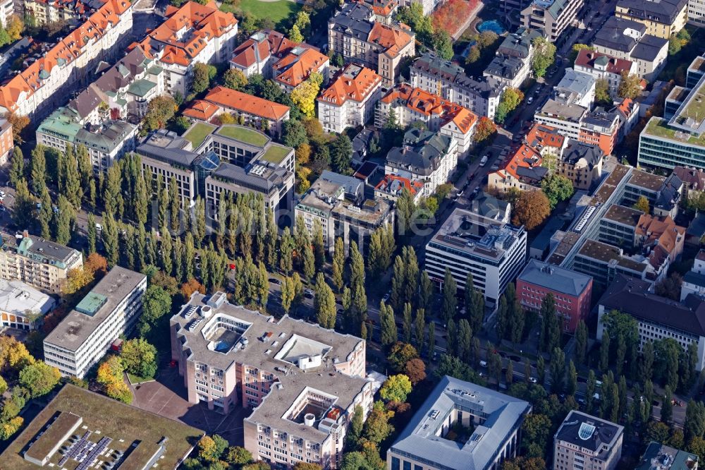 Luftbild München - Gebäude der Universität LMU im Bereich der Kreuzung Leopoldstraße und Giselastraße im Stadtteil Schwabing in München im Bundesland Bayern