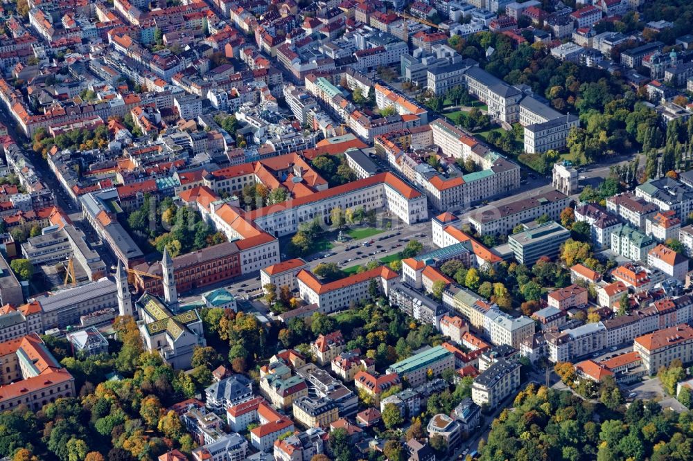 München von oben - Gebäude der Universität LMU am Geschwister-Scholl-Platz im Stadtteil Schwabing in München im Bundesland Bayern