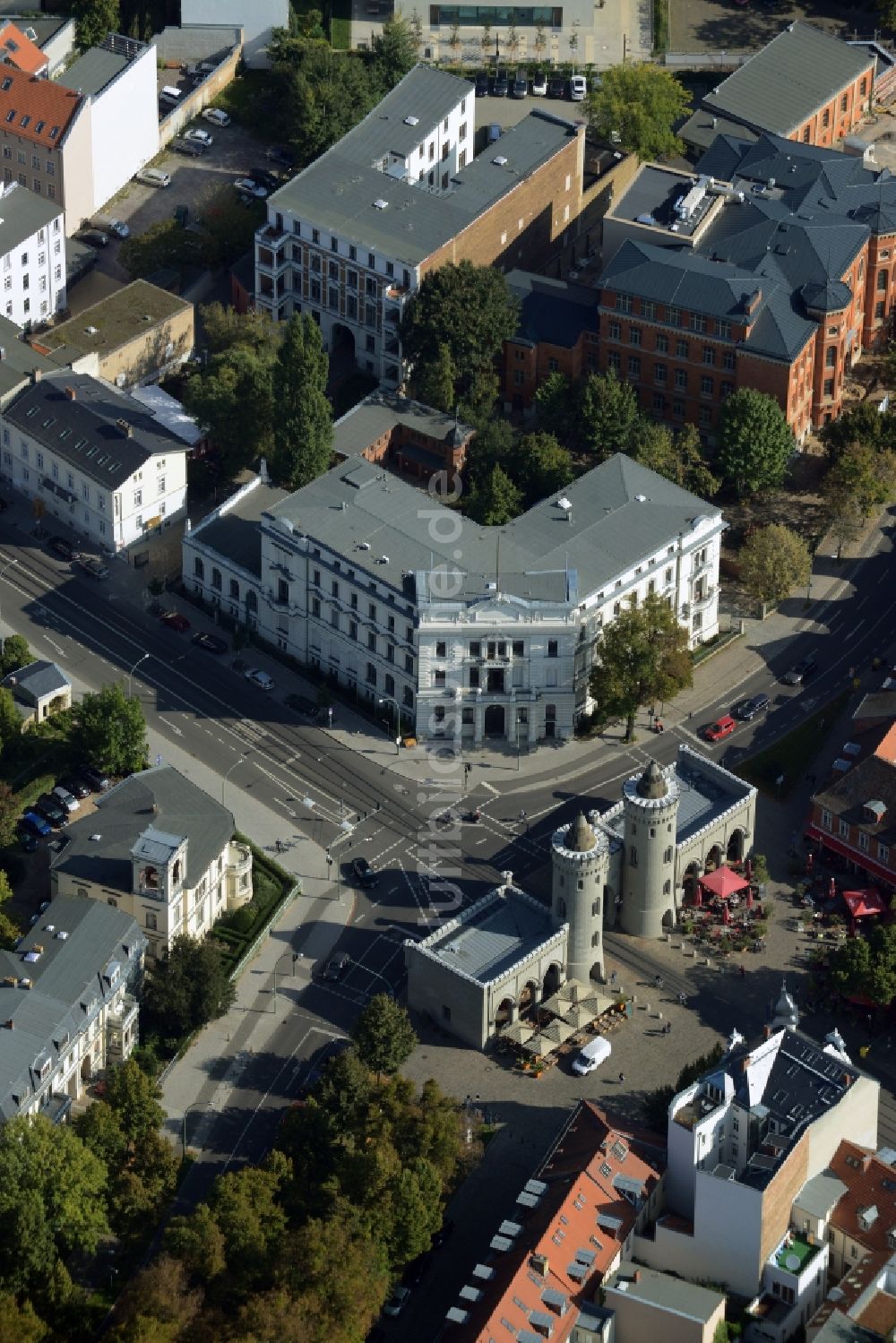 Luftaufnahme Potsdam - Gebäude des Verwaltungsgerichts und Nauener Tor in Potsdam im Bundesland Brandenburg