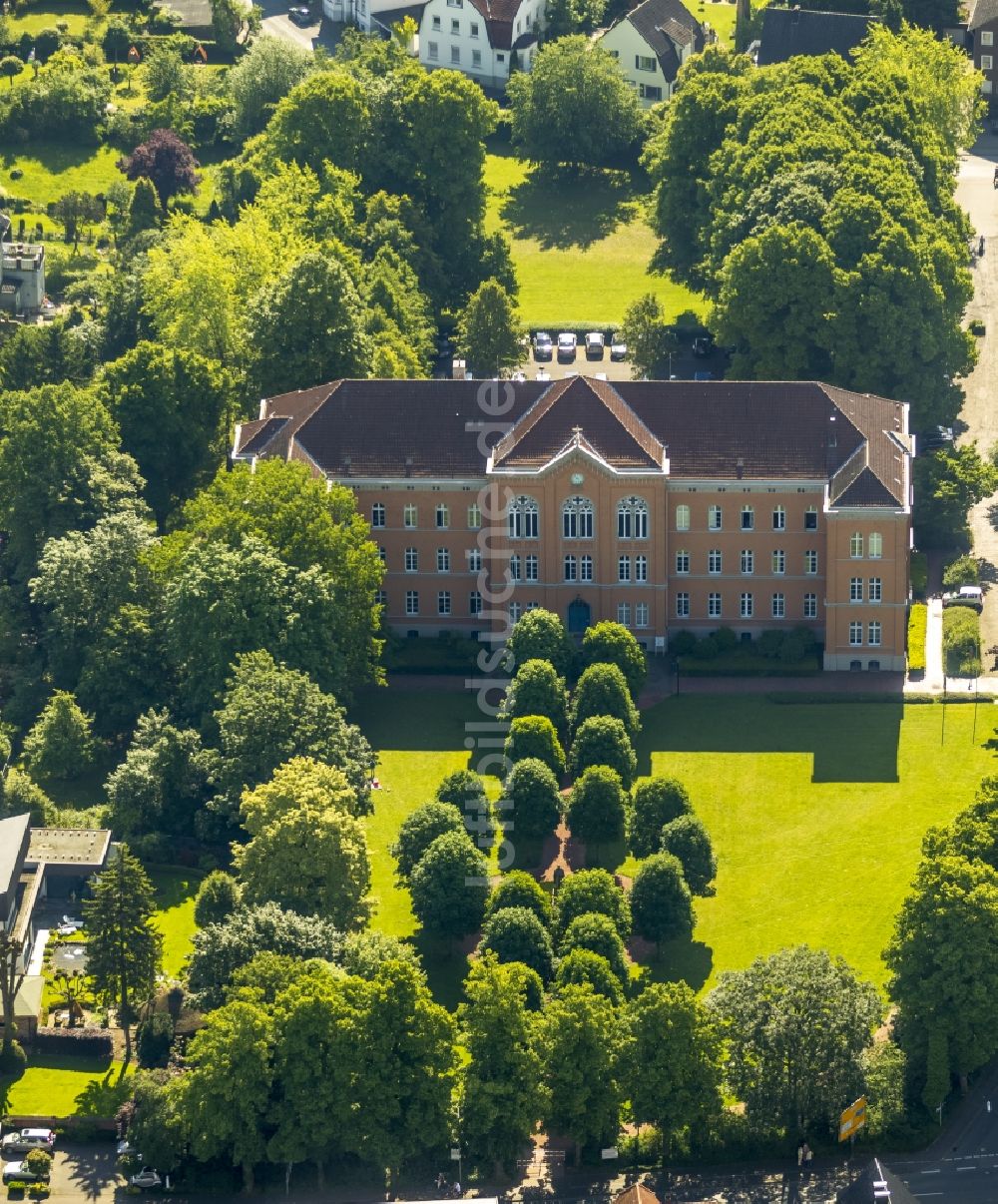 Warendorf von oben - Gebäude der Volkshochschule Warendorf im Bundesland Nordrhein-Westfalen