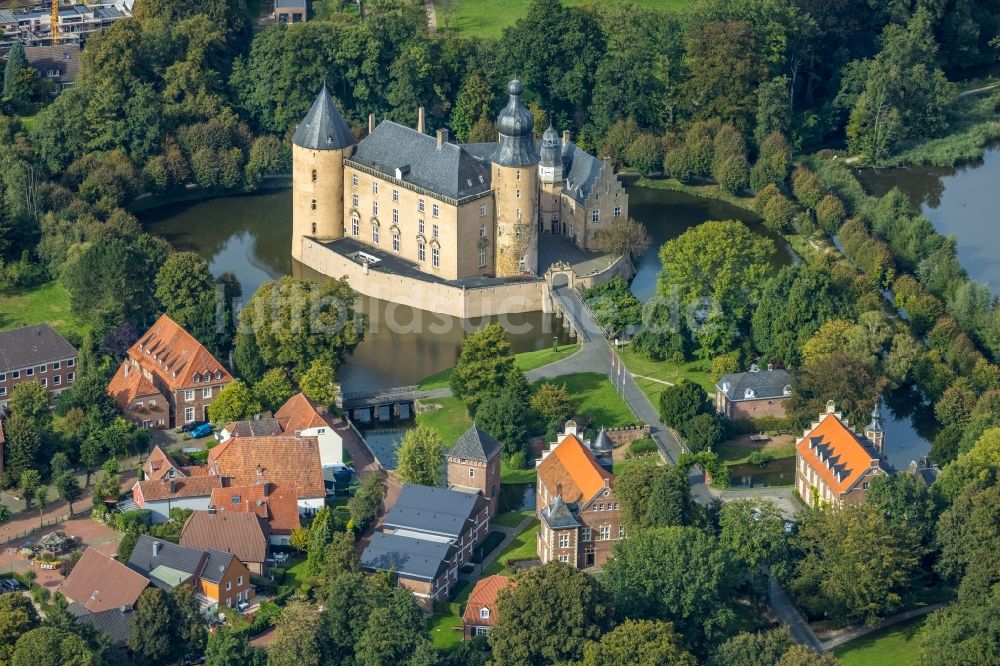 Borken von oben - Gebäude des Weiterbildungs- und Bildungszentrums Jugendburg Gemen im Ortsteil Gemen in Borken im Bundesland Nordrhein-Westfalen, Deutschland