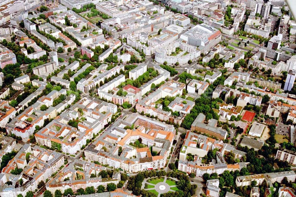 Luftbild Berlin / Charlottenburg - Gebäudeensemble Ansbacher Carreé Vordergrund: Viktoria-Luise-Platz Im Hintergrund: Wittenbergplatz/KaDeWe, Gedächniskirche/Europa-Center Charlottenburg / Berlin