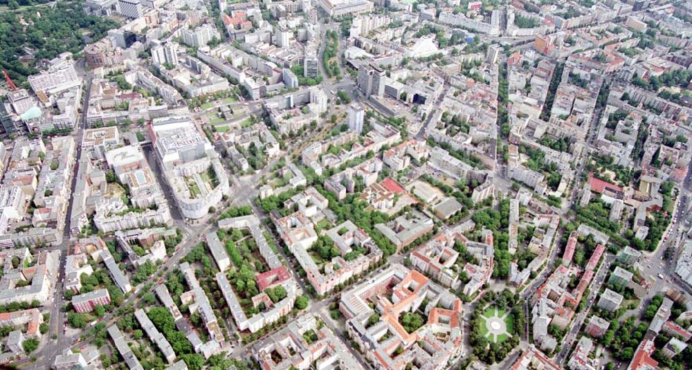 Luftaufnahme Berlin / Charlottenburg - Gebäudeensemble Ansbacher Carreé Vordergrund: Viktoria-Luise-Platz Hintergrund:Wittenbergplatz/KaDeWe, Gedächniskirche/Europa-Center Charlottenburg / Berlin