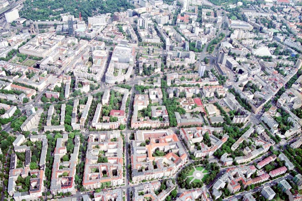 Berlin / Charlottenburg von oben - Gebäudeensemble Ansbacher Carreé Vordergrund: Viktoria-Luise-Platz Hintergrund:Wittenbergplatz/KaDeWe, Gedächniskirche/Europa-Center Charlottenburg / Berlin