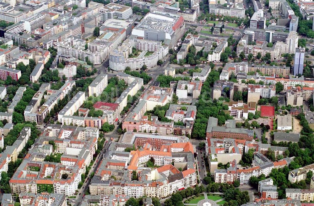 Berlin / Chralottenburg von oben - Gebäudeensemble Ansbacher Carreé Vordergrund: Viktoria-Luise-Platz Hintergrund:Wittenbergplatz/KaDeWe, Gedächniskirche/Europa-Center Charlottenburg / Berlin