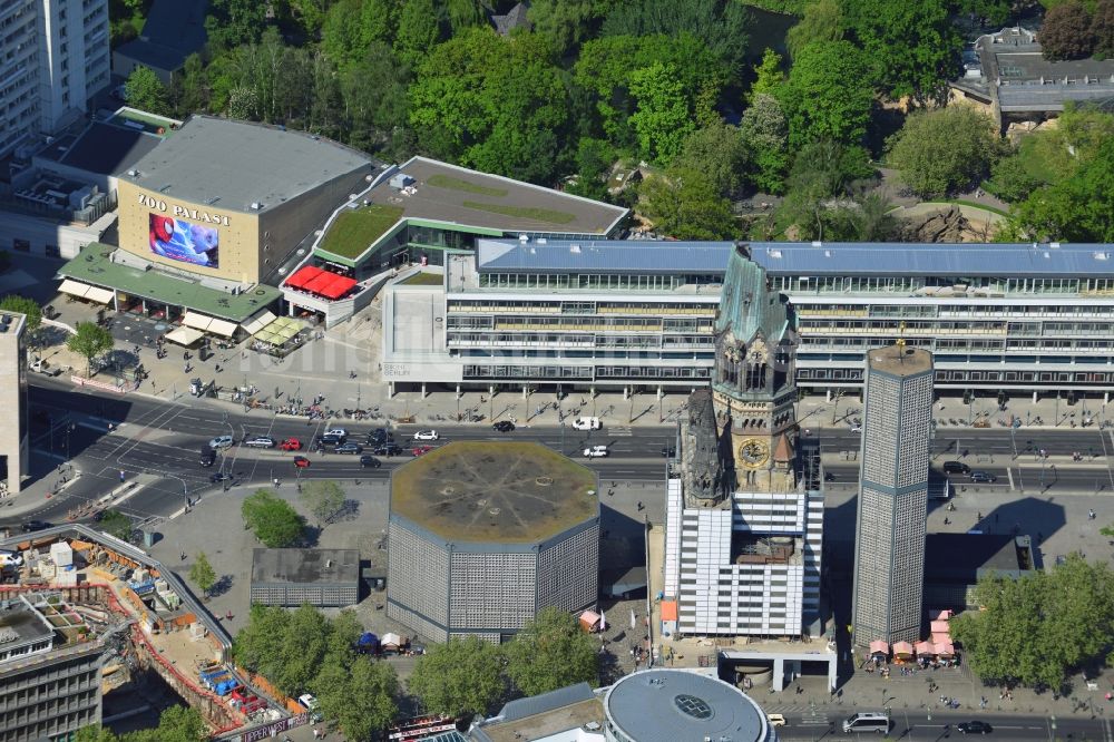 Berlin von oben - Gebäudeensemble Bikinihaus in der Budapester Straße im Bezirk Charlottenburg in Berlin