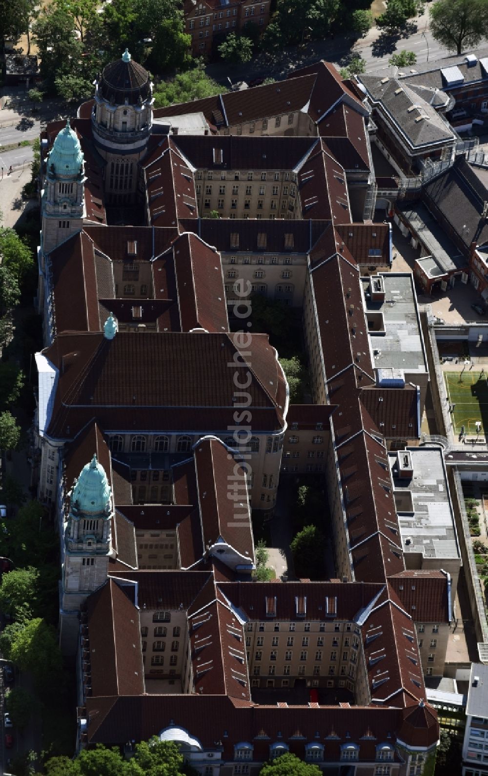 Berlin von oben - Gebäudekomplex des Amtsgericht Tiergarten an der Turmstraße in Berlin