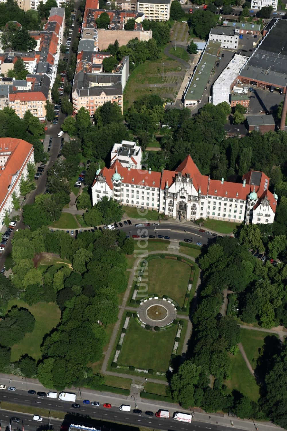 Luftbild Berlin - Gebäudekomplex des Amtsgericht Wedding - Gericht in in Berlin