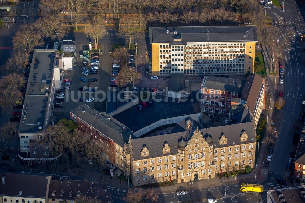 Oberhausen von oben - Gebäudekomplex des Amtsgerichts an der Poststraße in Oberhausen im Bundesland Nordrhein-Westfalen