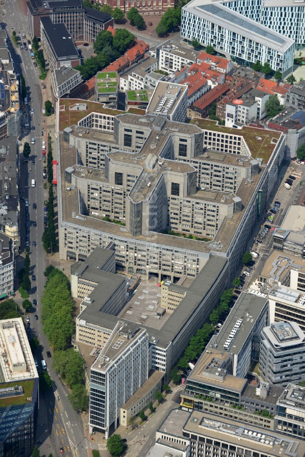 Luftbild Hamburg - Gebäudekomplex des Axel-Springer-Verlages und des Brahms Quartier an der Kaiser-Wilhelm-Straße Ecke Axel-Springer-Platz - Fuhlentwiete in Hamburg