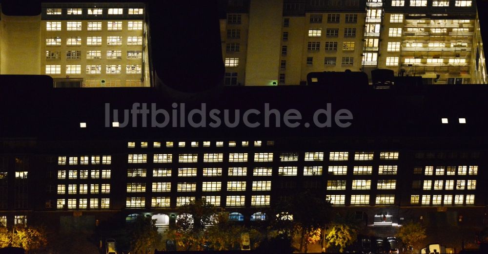 Berlin von oben - Gebäudekomplex an der Bahnhofstraße in Friedrichshain in Berlin