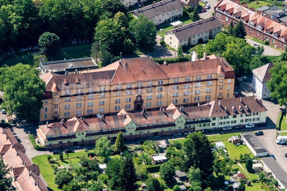 Lahr/Schwarzwald aus der Vogelperspektive: Gebäudekomplex der Berufsschule Badische Malerfachschule in Lahr/Schwarzwald im Bundesland Baden-Württemberg, Deutschland