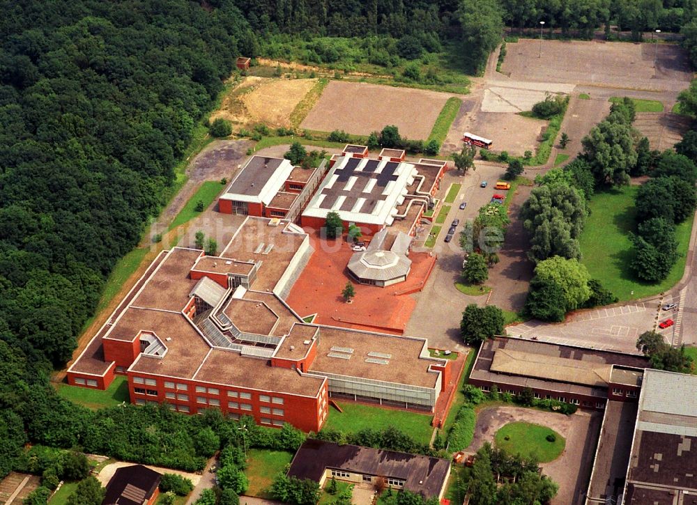 Luftaufnahme Bergkamen - Gebäudekomplex der Berufsschule Bergberufsschule Ost, der heutigen TÜV NORD College GmbH - Berufskolleg Ost am Kleiweg in Bergkamen im Bundesland Nordrhein-Westfalen