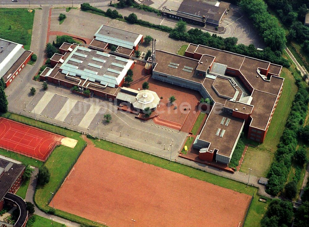 Luftbild Bergkamen - Gebäudekomplex der Berufsschule Bergberufsschule Ost, der heutigen TÜV NORD College GmbH - Berufskolleg Ost am Kleiweg in Bergkamen im Bundesland Nordrhein-Westfalen