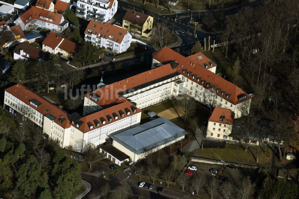 Neumarkt in der Oberpfalz von oben - Gebäudekomplex der Berufsschule Berufliche Schulen Haus St. Marien gemeinnützige GmbH an der Badstraße in Neumarkt in der Oberpfalz im Bundesland Bayern