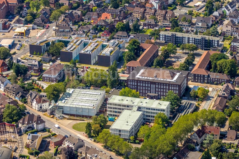 Bottrop von oben - Gebäudekomplex der Berufsschule Berufskolleg der Stadt Bottrop An der Berufsschule - Gladbecker Straße im Ortsteil Stadtmitte in Bottrop im Bundesland Nordrhein-Westfalen, Deutschland