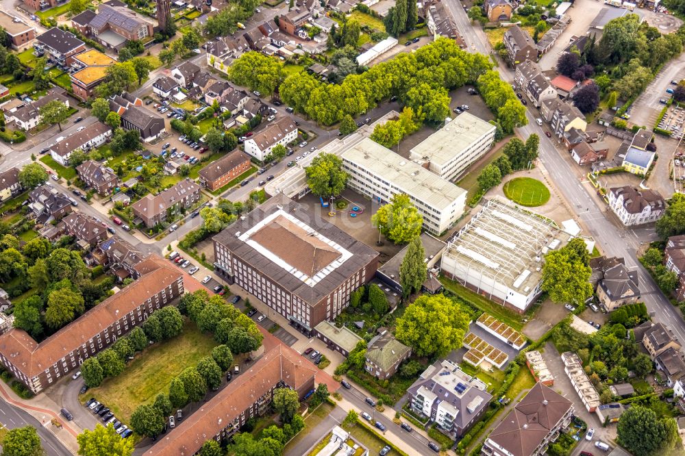 Luftbild Bottrop - Gebäudekomplex der Berufsschule Berufskolleg der Stadt Bottrop An der Berufsschule - Gladbecker Straße im Ortsteil Stadtmitte in Bottrop im Bundesland Nordrhein-Westfalen, Deutschland