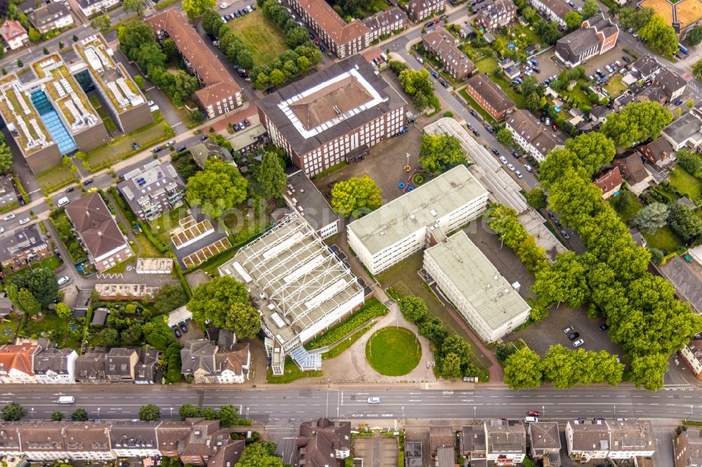 Bottrop von oben - Gebäudekomplex der Berufsschule Berufskolleg der Stadt Bottrop An der Berufsschule - Gladbecker Straße im Ortsteil Stadtmitte in Bottrop im Bundesland Nordrhein-Westfalen, Deutschland