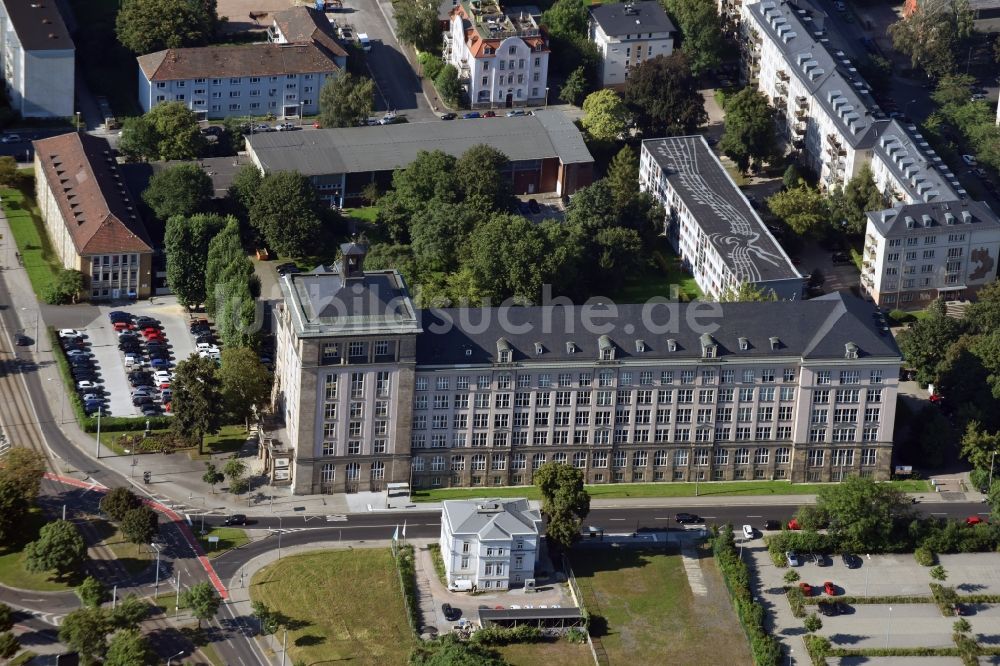 Dresden aus der Vogelperspektive: Gebäudekomplex der Berufsschule BSZ für Elektrotechnik in Dresden im Bundesland Sachsen