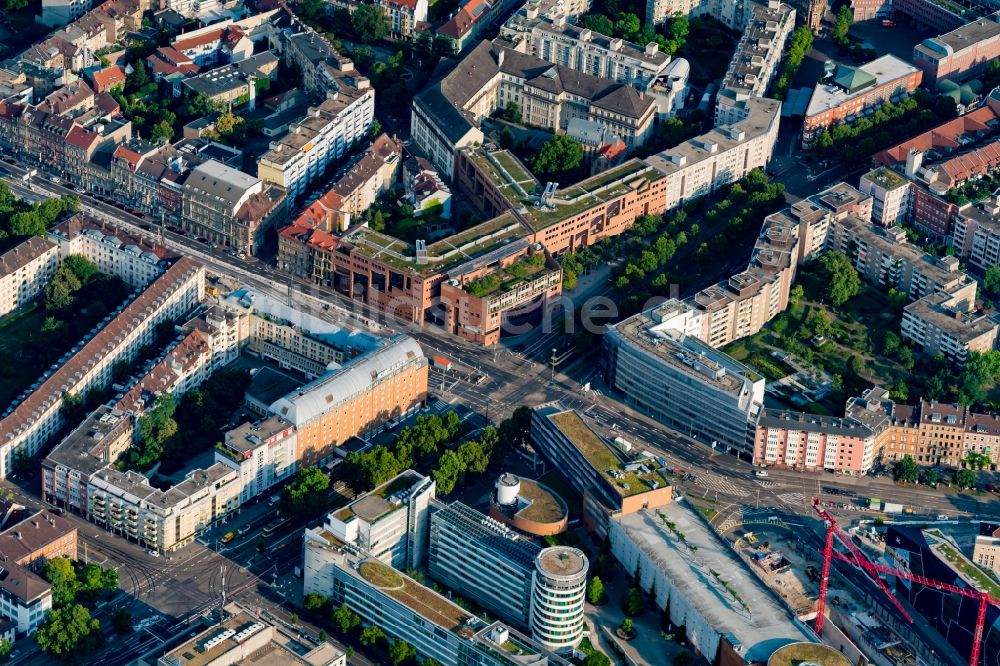 Luftaufnahme Karlsruhe - Gebäudekomplex der Berufsschule Heinrich Hübsch Gewerbeschule in Karlsruhe im Bundesland Baden-Württemberg, Deutschland