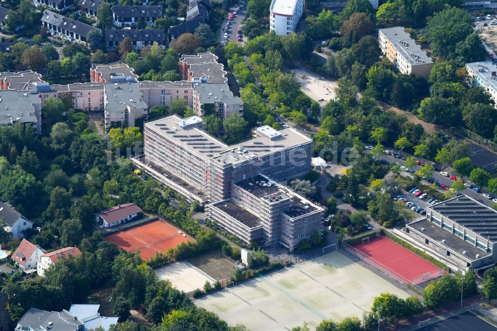 Luftaufnahme Berlin - Gebäudekomplex der Berufsschule Louise-Schroeder-Schule – Oberstufenzentrum Bürowirtschaft und Verwaltung in Berlin, Deutschland