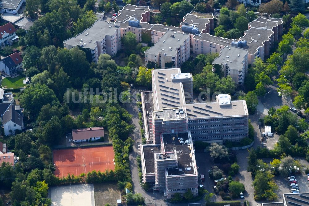 Berlin aus der Vogelperspektive: Gebäudekomplex der Berufsschule Louise-Schroeder-Schule – Oberstufenzentrum Bürowirtschaft und Verwaltung in Berlin, Deutschland