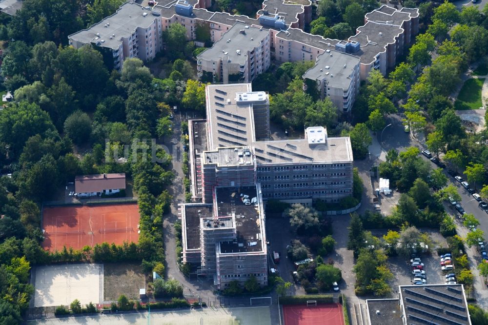 Luftaufnahme Berlin - Gebäudekomplex der Berufsschule Louise-Schroeder-Schule – Oberstufenzentrum Bürowirtschaft und Verwaltung in Berlin, Deutschland