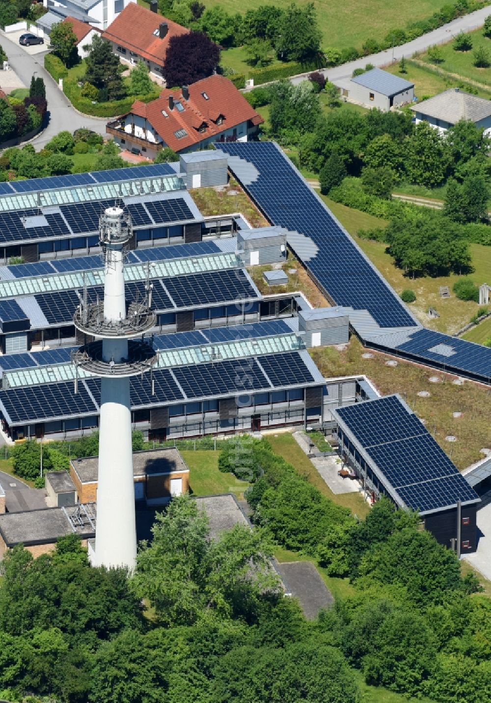 Luftaufnahme Passau - Gebäudekomplex der Berufsschule - Staatliche Berufsschule Am Fernsehturm im Ortsteil Haidenhof in Passau im Bundesland Bayern, Deutschland