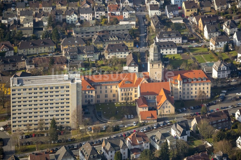 Arnsberg von oben - Gebäudekomplex der Bezirksregierung in Arnsberg im Bundesland Nordrhein-Westfalen