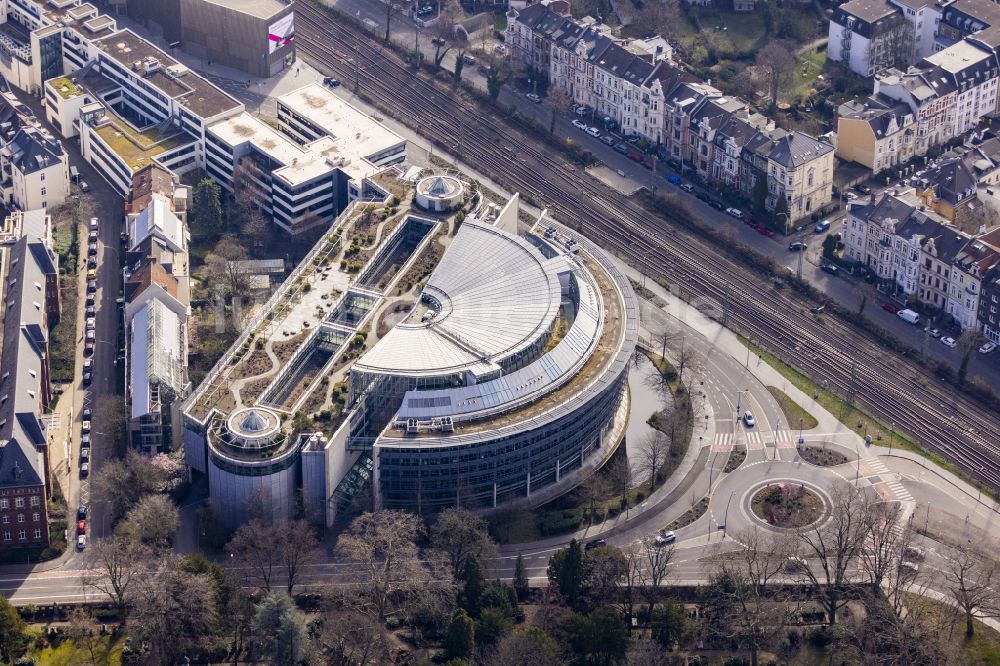 Bonn von oben - Gebäudekomplex des Bildungszentrums Bonner Akademie Gesellschaft für DV- und Management Training, Bildung und Beratung mbH in Bonn im Bundesland Nordrhein-Westfalen, Deutschland