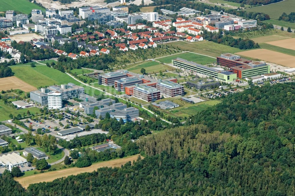 Planegg aus der Vogelperspektive: Gebäudekomplex des Biomedizinischen Institutes der LMU München in Planegg- Martinsried im Bundesland Bayern