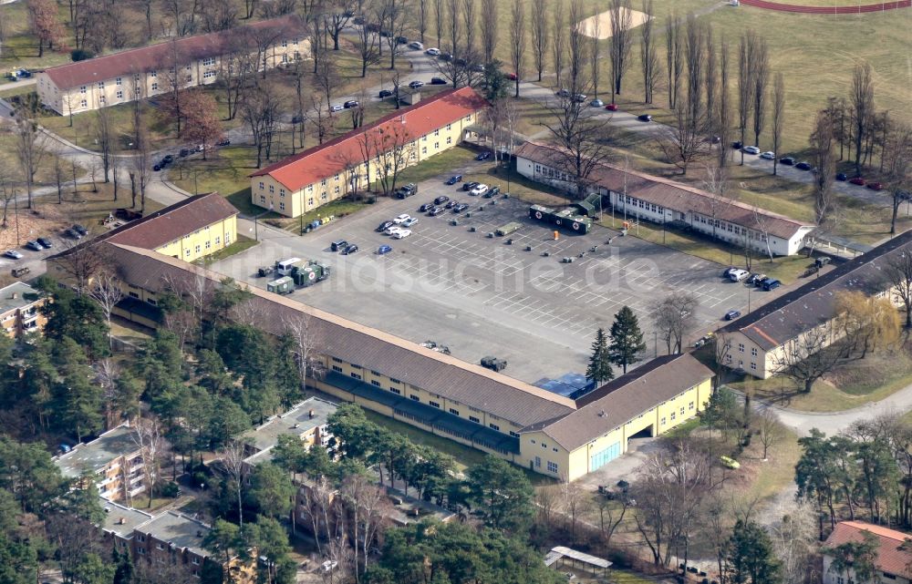 Berlin von oben - Gebäudekomplex der Blücher Kaserne der Bundeswehr im Ortsteil Kladow in Berlin