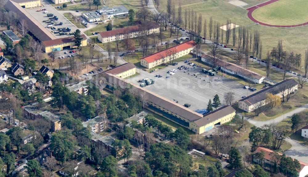 Berlin aus der Vogelperspektive: Gebäudekomplex der Blücher Kaserne der Bundeswehr im Ortsteil Kladow in Berlin