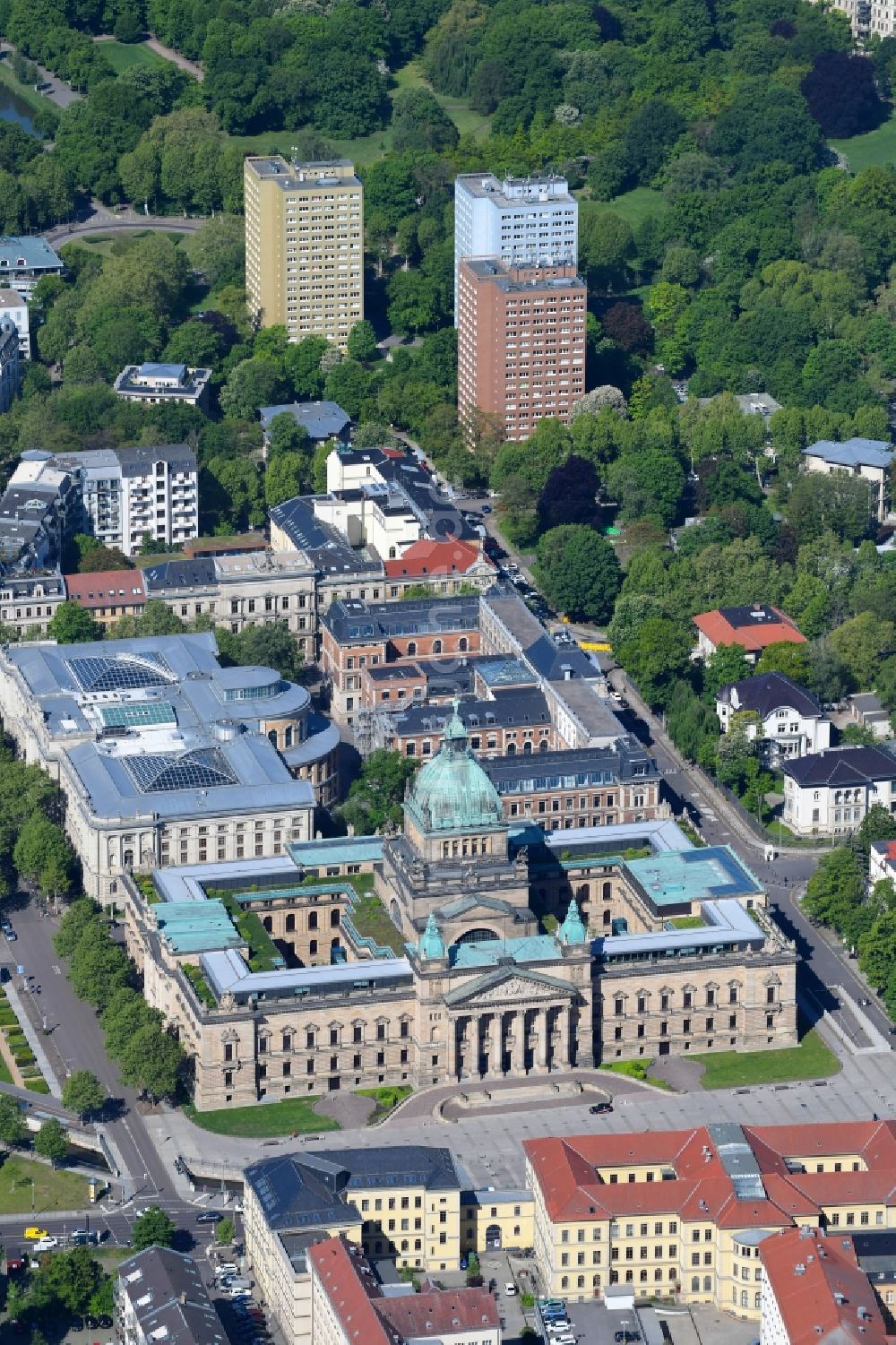 Leipzig von oben - Gebäudekomplex des Bundesverwaltungsgericht im Ortsteil Zentrum-Süd in Leipzig im Bundesland Sachsen