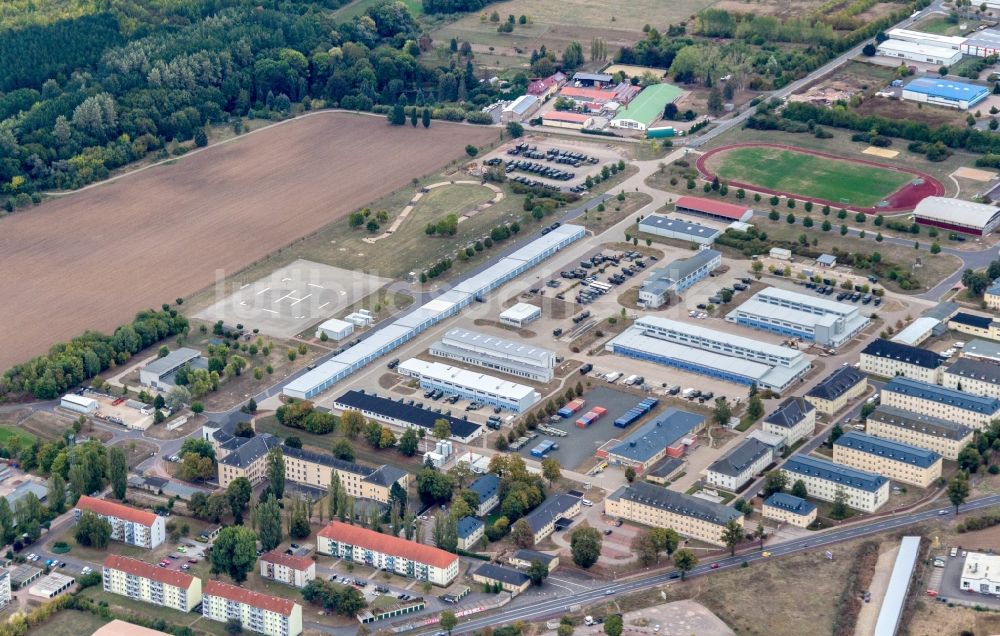 Gotha von oben - Gebäudekomplex der Bundeswehr- Militär- Kaserne Friedenstein-Kaserne in Gotha im Bundesland Thüringen, Deutschland