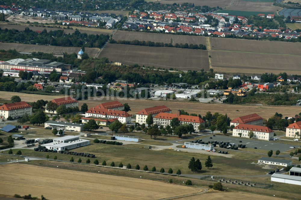 Erfurt aus der Vogelperspektive: Gebäudekomplex der Bundeswehr- Militär- Kaserne Henne-Kaserne Erfurt in Erfurt im Bundesland Thüringen