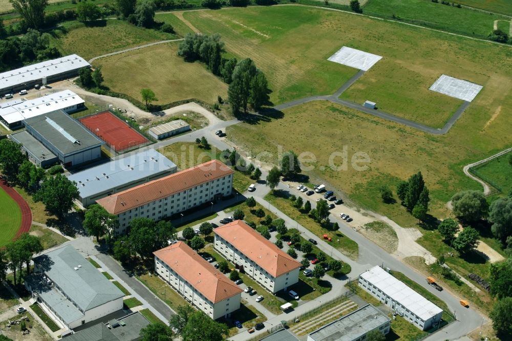 Schwielowsee von oben - Gebäudekomplex der Bundeswehr- Militär- Kaserne Henning von Tresckow in Schwielowsee im Bundesland Brandenburg, Deutschland