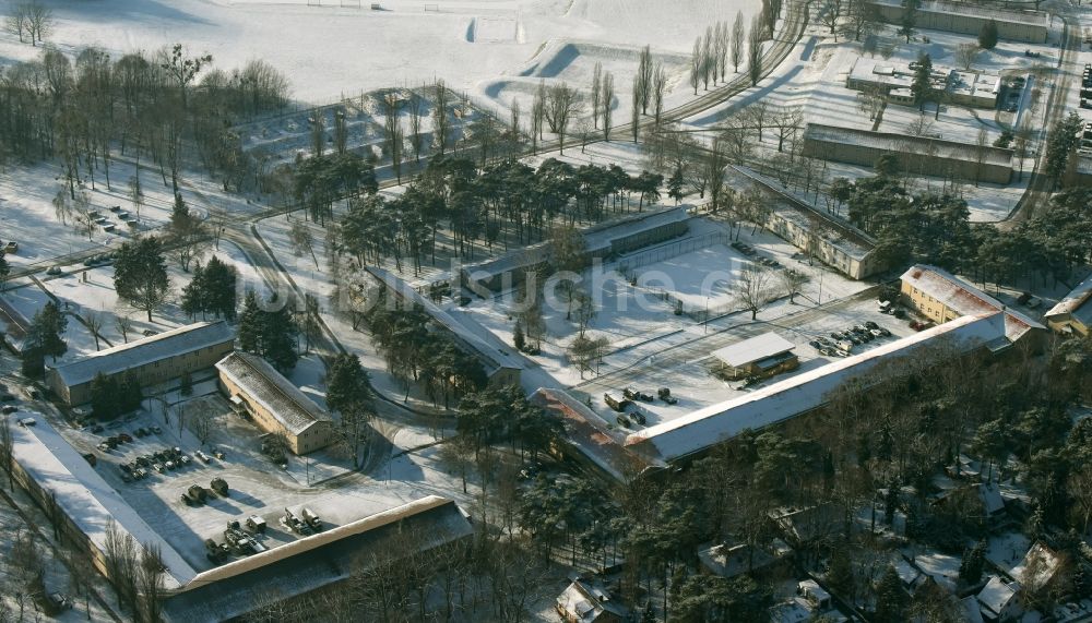 Berlin aus der Vogelperspektive: Gebäudekomplex der Bundeswehr- Militär- Kaserne Hottengrund an der Sakrower Landstraße im Stadtteil Kladow in Berlin